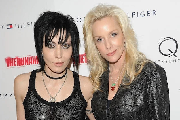 cherie currie and joan jett kiss. Joan Jett and Cherie Currie