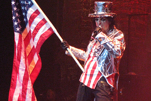 Alice Cooper – Artists Wearing The American Flag