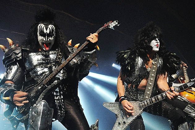 KISS KISS