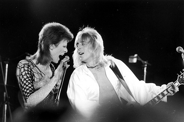 David-Bowie-and-Mick-Ronson-630x420.jpg