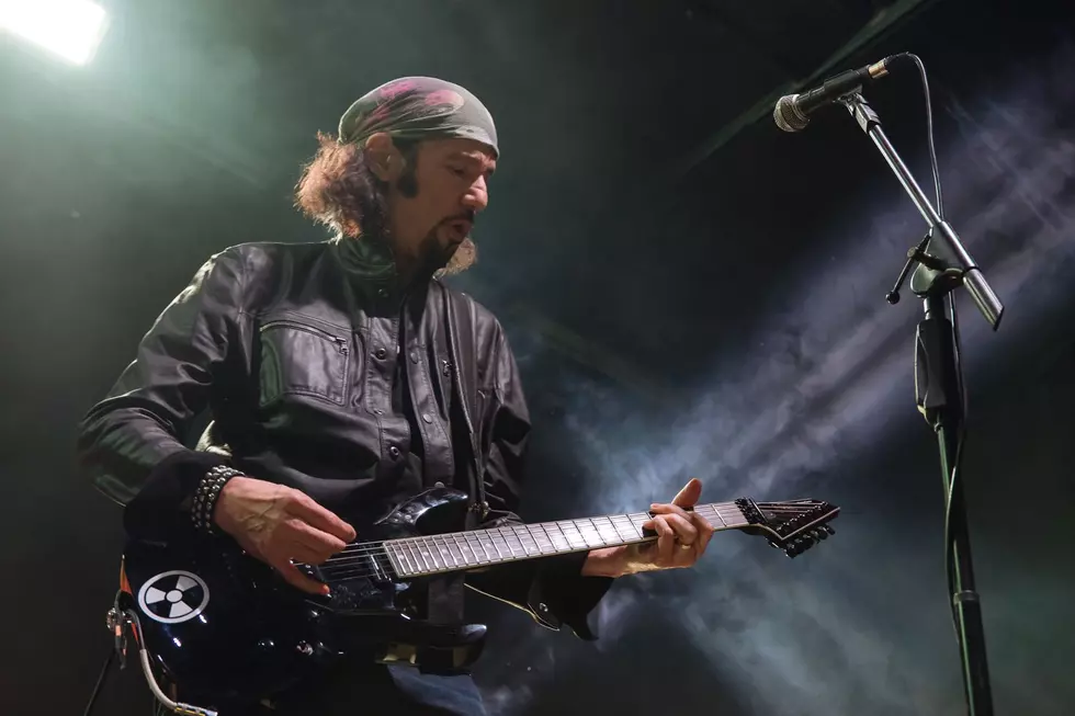 Bruce Kulick Honors Late Kiss Alumni at Scorching Las Vegas Show: Video, Set List